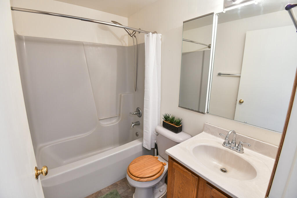 11510 270th Avenue Salem Lakes, WI 53179 - Photo 9 of 22 UPPER LEVEL BATH