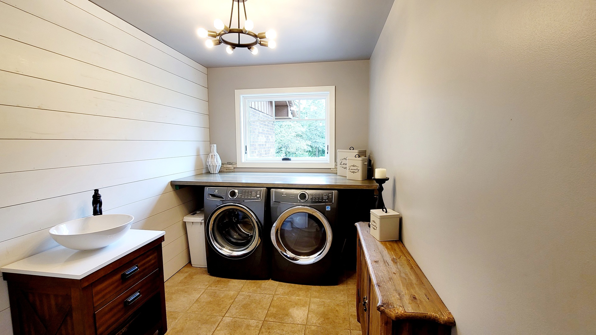6514 Hamilton Road Huntley, IL 60142 - Photo 12 of 40 a utility room with dryer and washer