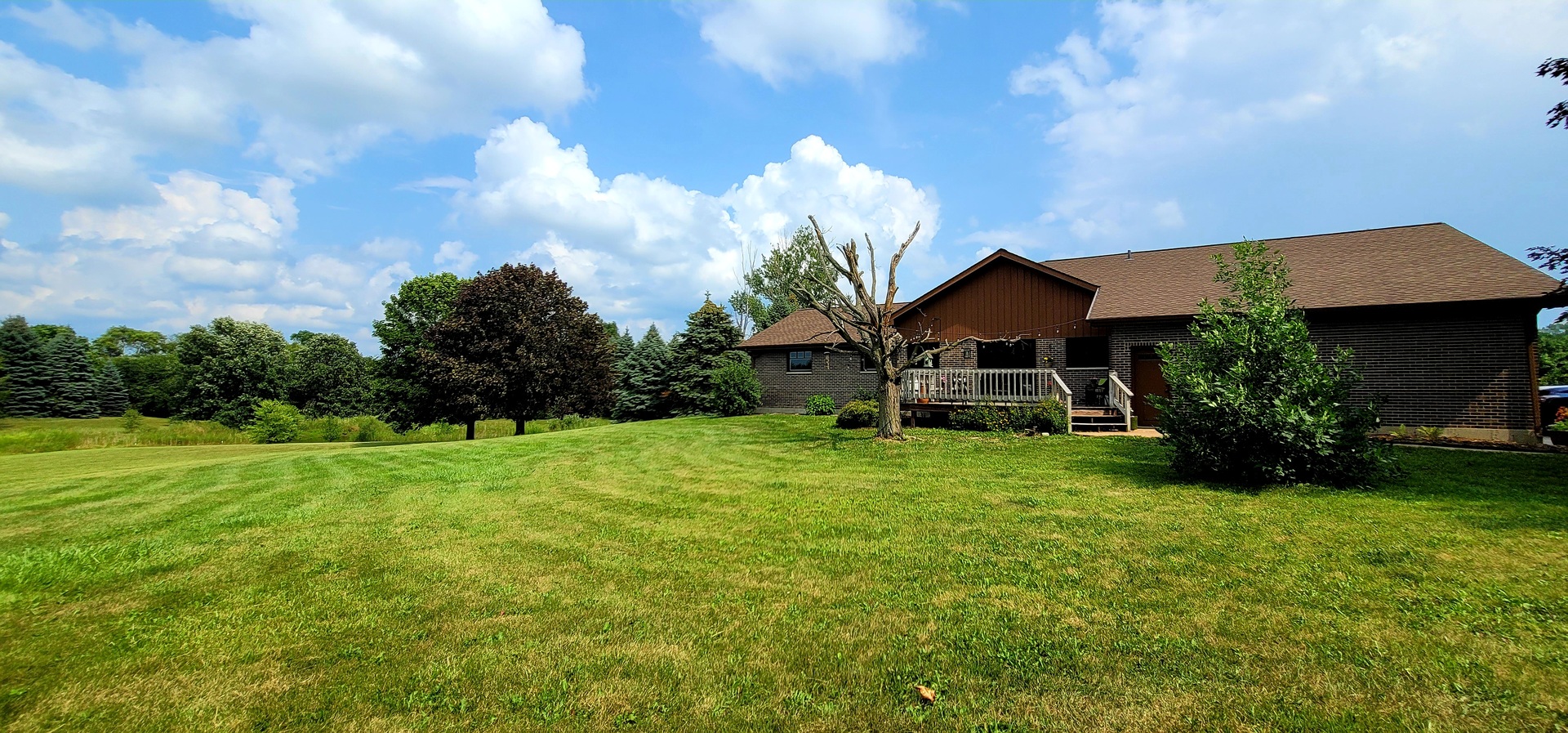 6514 Hamilton Road Huntley, IL 60142 - Photo 24 of 40 a front view of a house with garden