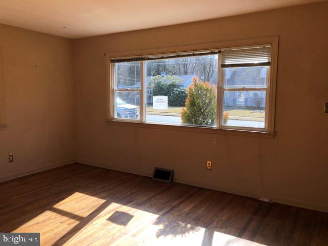 157 Franklyn Road Ewing, NJ 08628 - Photo 3 of 17