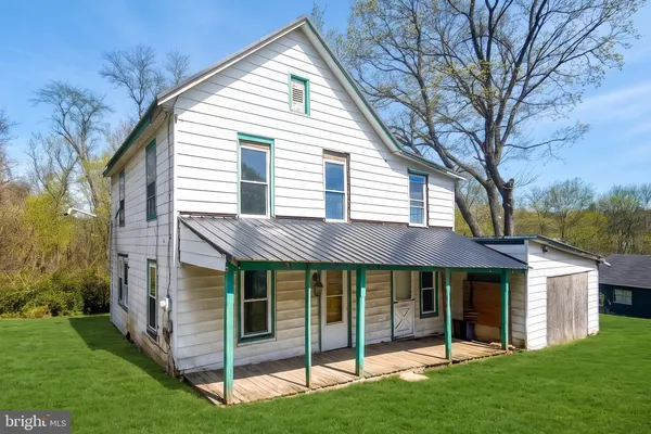 a view of a house with a yard and balcony