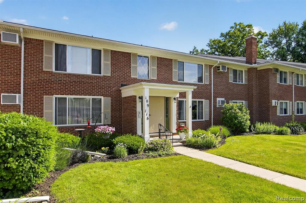 24111 Meridian Road, Unit 116 Grosse Ile, MI 48138 - Photo 2 of 26
