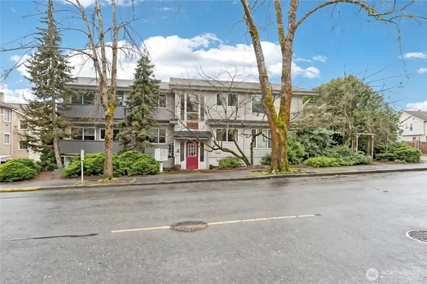 $259,950 | 12567 35th Avenue Northeast, Unit 204, Seattle, WA 98125