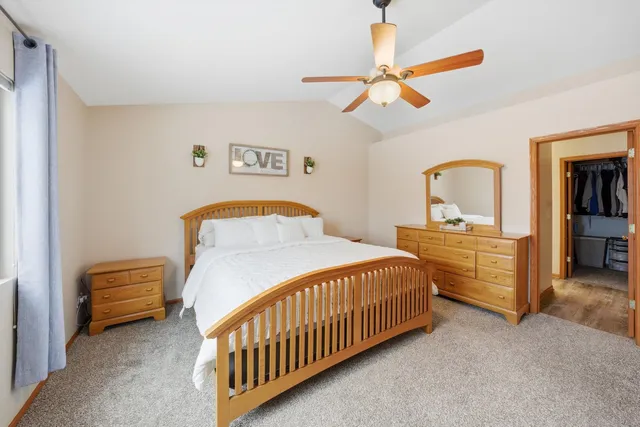 $289,900 | 1110 Colonial Drive, Joliet, IL 60432