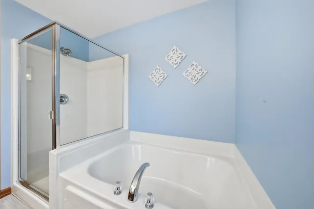 $289,900 | 1110 Colonial Drive, Joliet, IL 60432