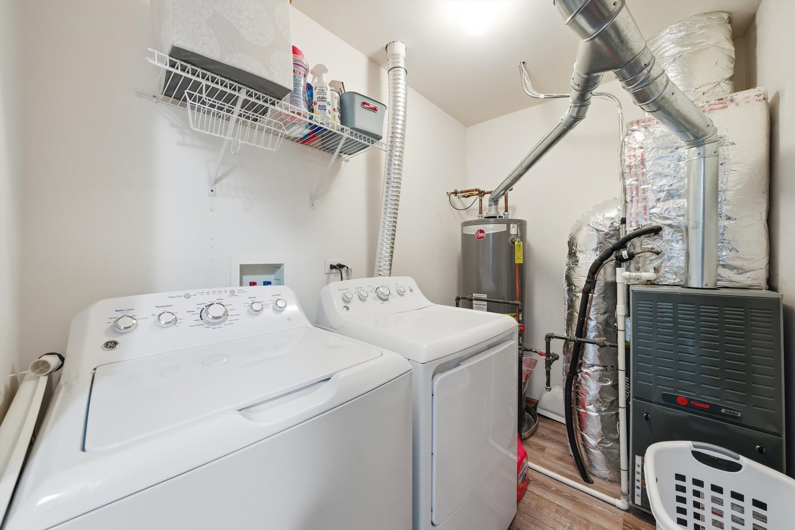 1110 Colonial Drive Joliet, IL 60432 - Photo 20 of 36 a utility room with dryer and washer