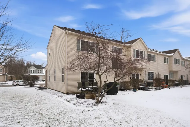 $289,900 | 1110 Colonial Drive, Joliet, IL 60432
