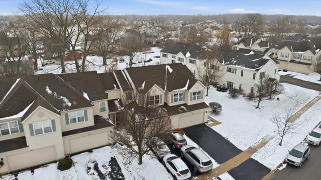 $289,900 | 1110 Colonial Drive, Joliet, IL 60432