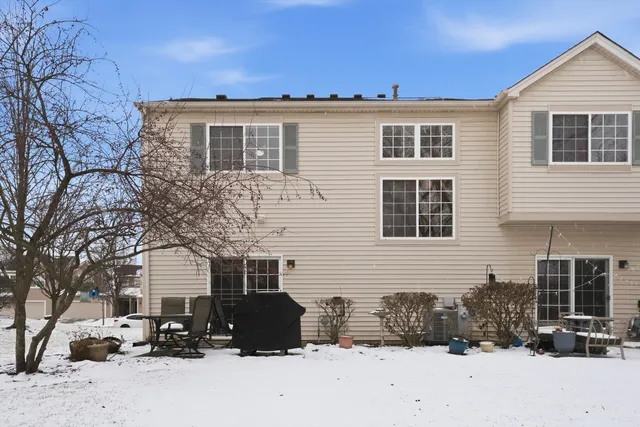 $289,900 | 1110 Colonial Drive, Joliet, IL 60432