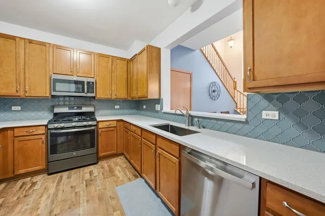 $289,900 | 1110 Colonial Drive, Joliet, IL 60432