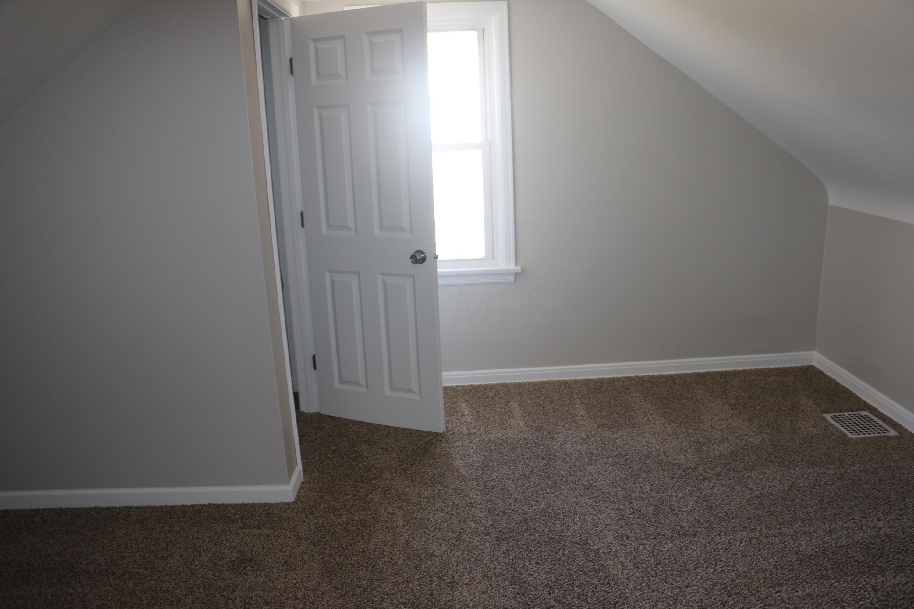 138 North James Road Columbus, OH 43213 - Photo 12 of 21
