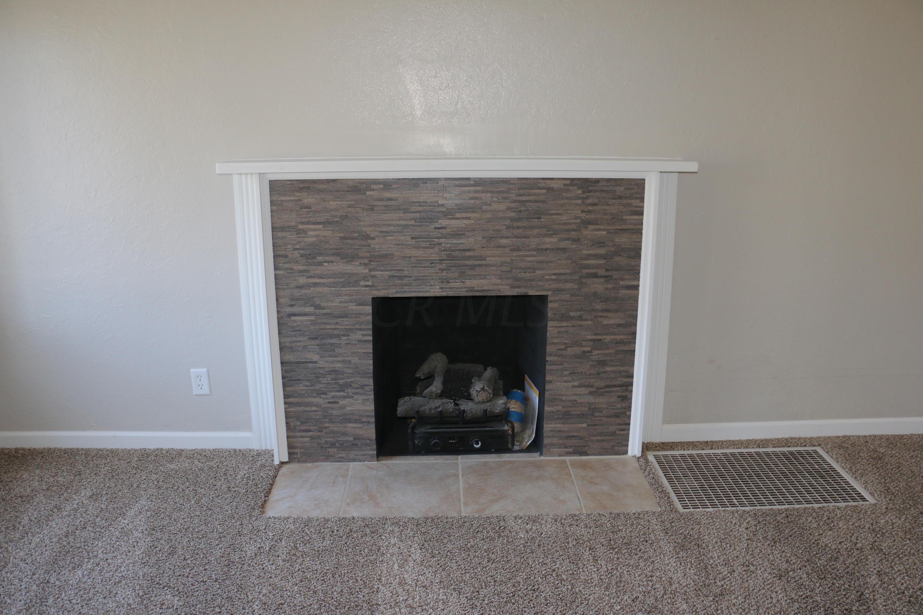 138 North James Road Columbus, OH 43213 - Photo 2 of 21