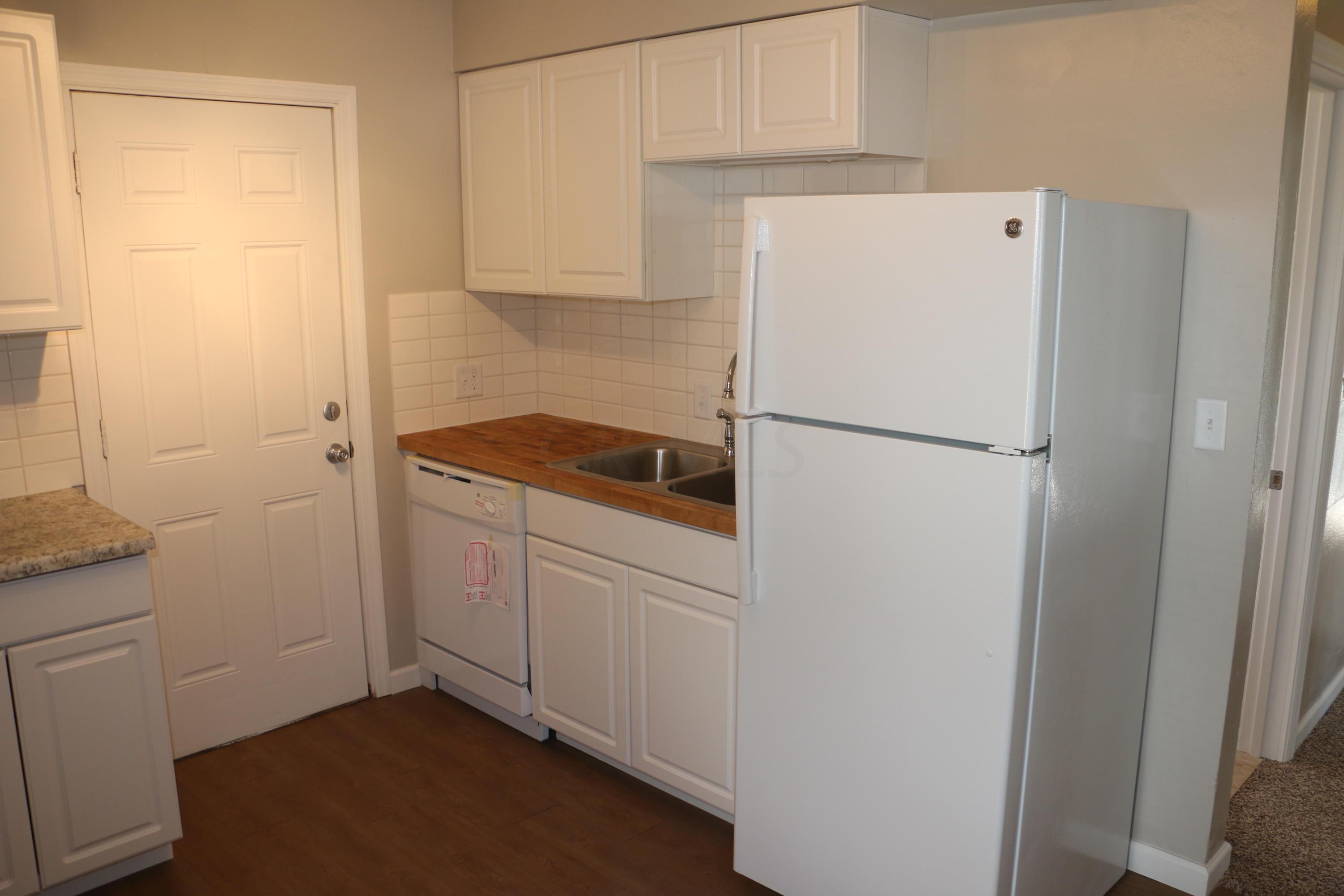 138 North James Road Columbus, OH 43213 - Photo 3 of 21