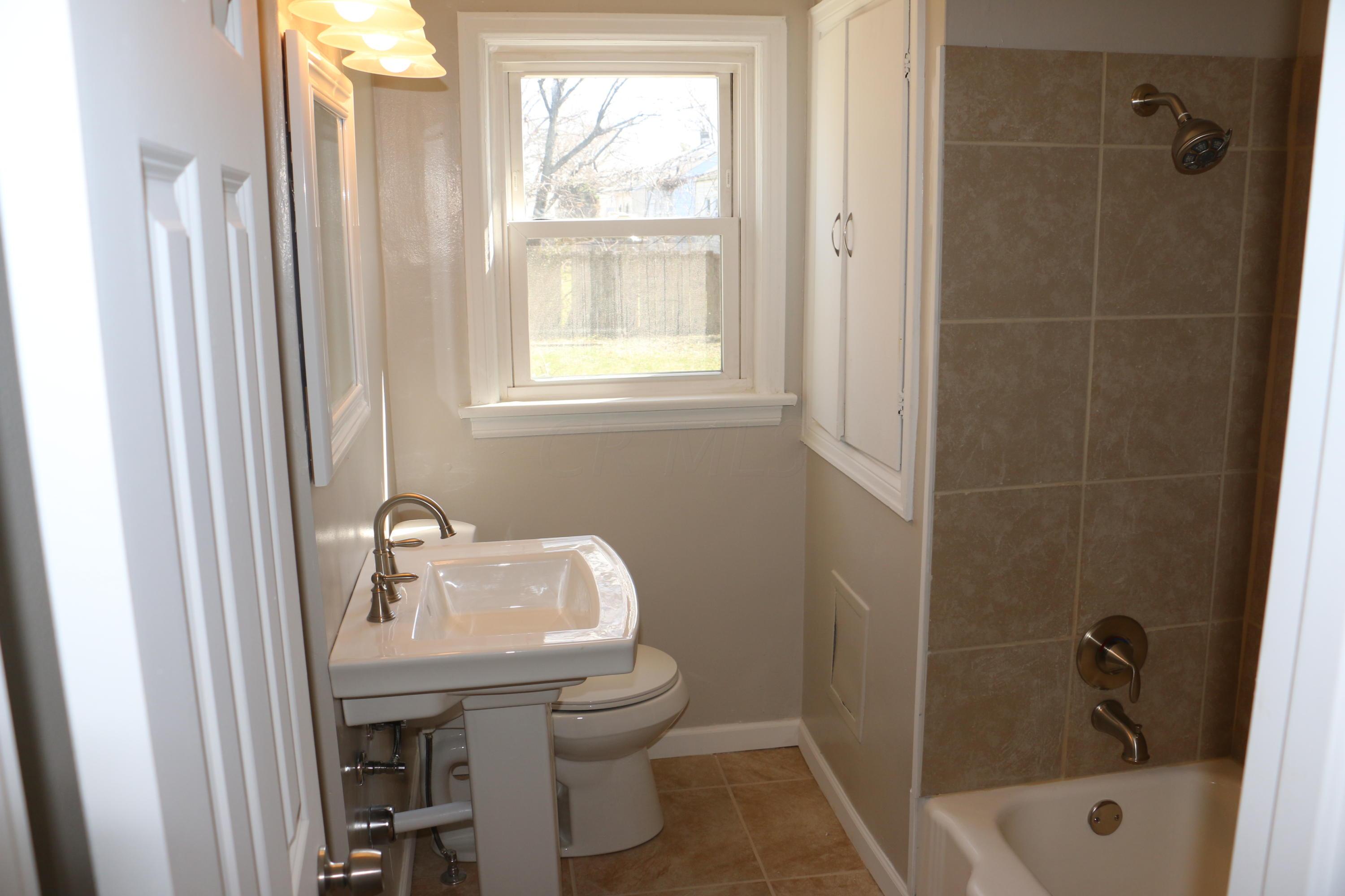 138 North James Road Columbus, OH 43213 - Photo 8 of 21