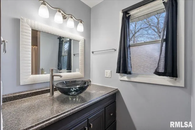 $180,000 | 337 5th St Court, Silvis, IL 61282