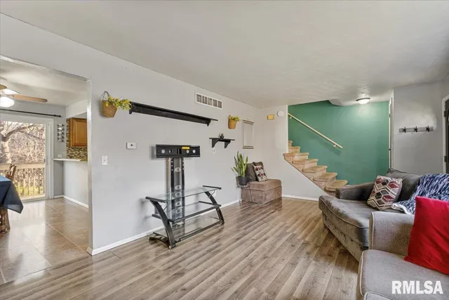 $180,000 | 337 5th St Court, Silvis, IL 61282