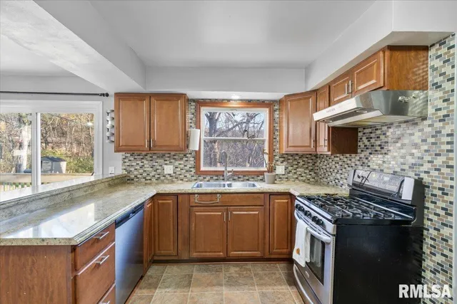 $180,000 | 337 5th St Court, Silvis, IL 61282