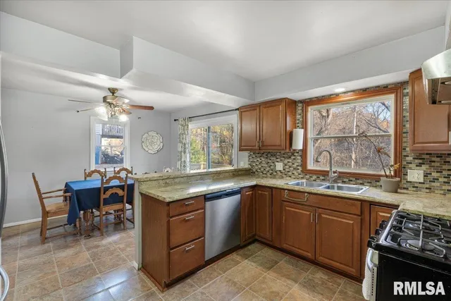 $180,000 | 337 5th St Court, Silvis, IL 61282