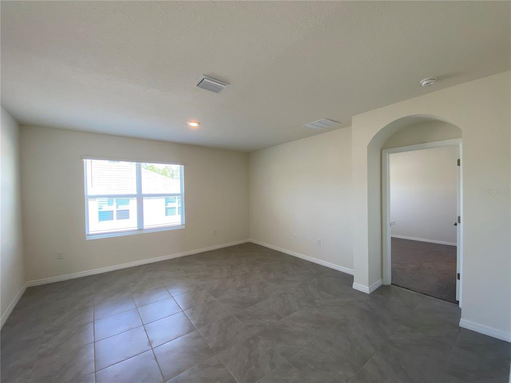 14 Hickory Course Lane Ocala, FL 34472 - Photo 2 of 20 an empty room with a window
