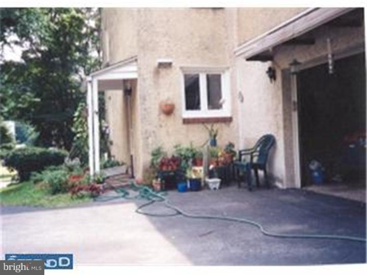 1149 Providence Road Springfield, PA 19064 - Photo 11 of 11 Garage