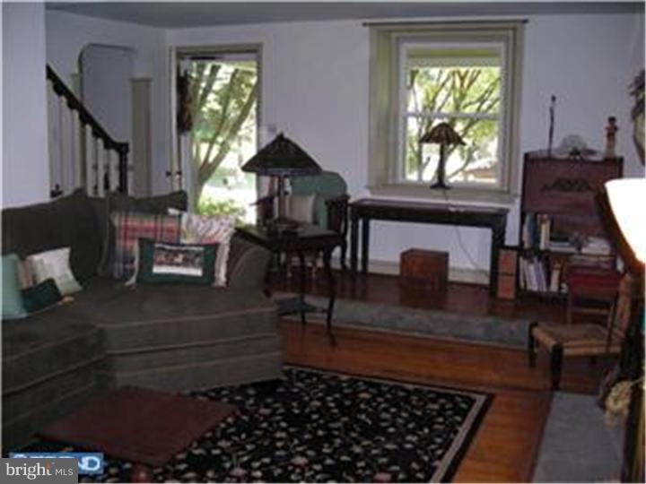 1149 Providence Road Springfield, PA 19064 - Photo 4 of 11 Living Room