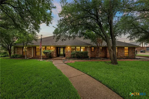 $529,950 | 8216 Teakwood Drive, Woodway, TX 76712