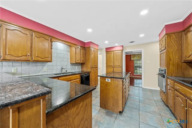 $565,000 | 8216 Teakwood Drive, Woodway, TX 76712