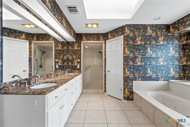 $565,000 | 8216 Teakwood Drive, Woodway, TX 76712