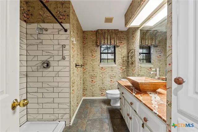 $565,000 | 8216 Teakwood Drive, Woodway, TX 76712