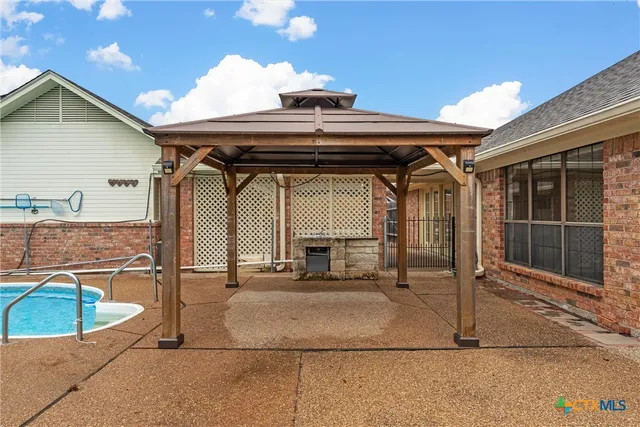 $565,000 | 8216 Teakwood Drive, Woodway, TX 76712