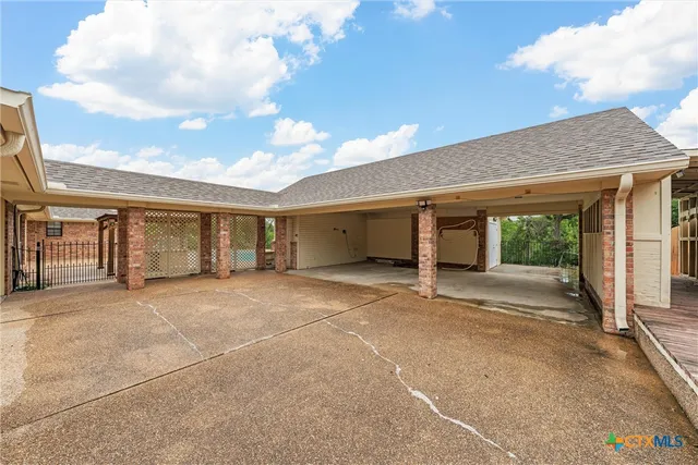 $565,000 | 8216 Teakwood Drive, Woodway, TX 76712