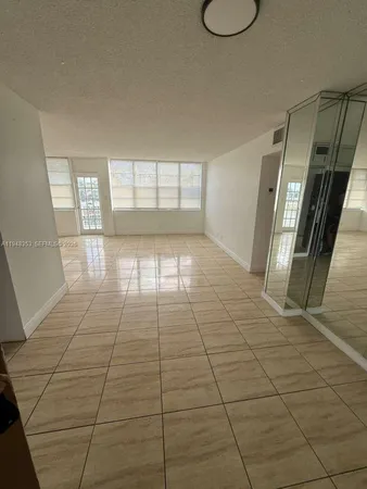 $1,890 | 2025 Northeast 164th Street, Unit 303, North Miami Beach, FL 33162