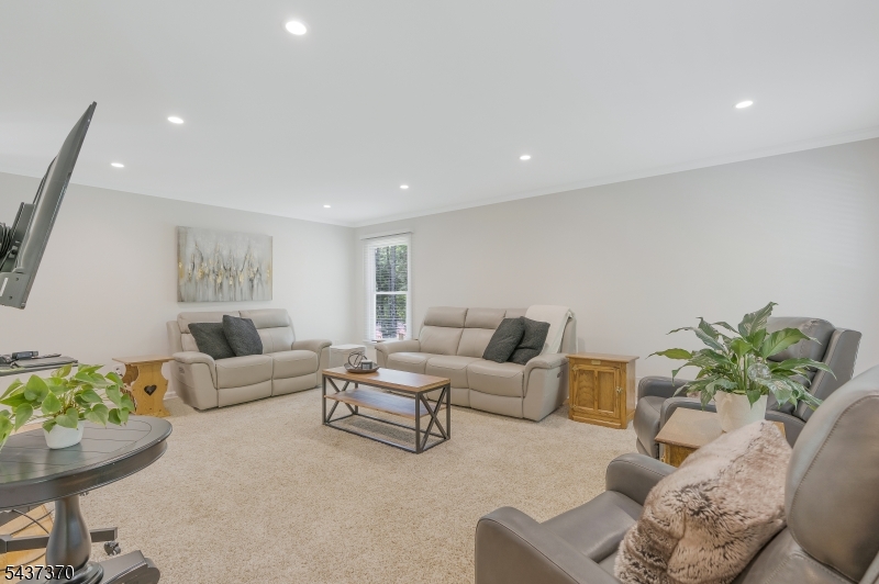 9 Grouse Road Warren, NJ 07059 - Photo 3 of 43