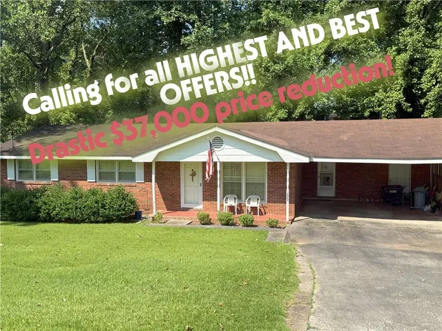 a view of an chairs and tables in the patio
