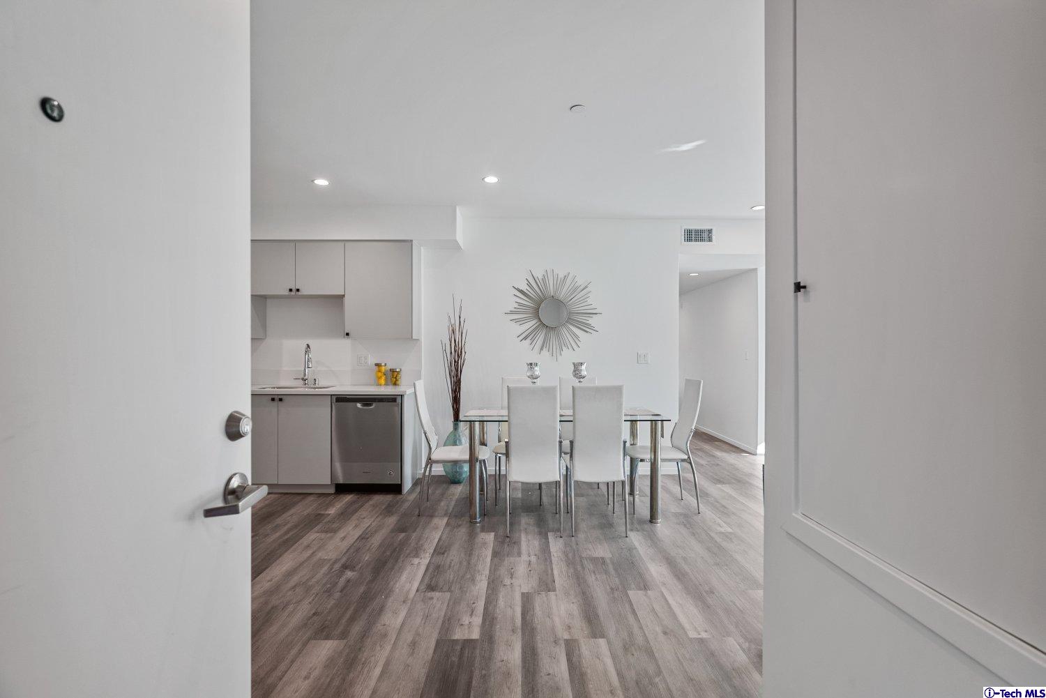 7064 Greeley Street, Unit 102 Tujunga, CA 91042 - Photo 5 of 27