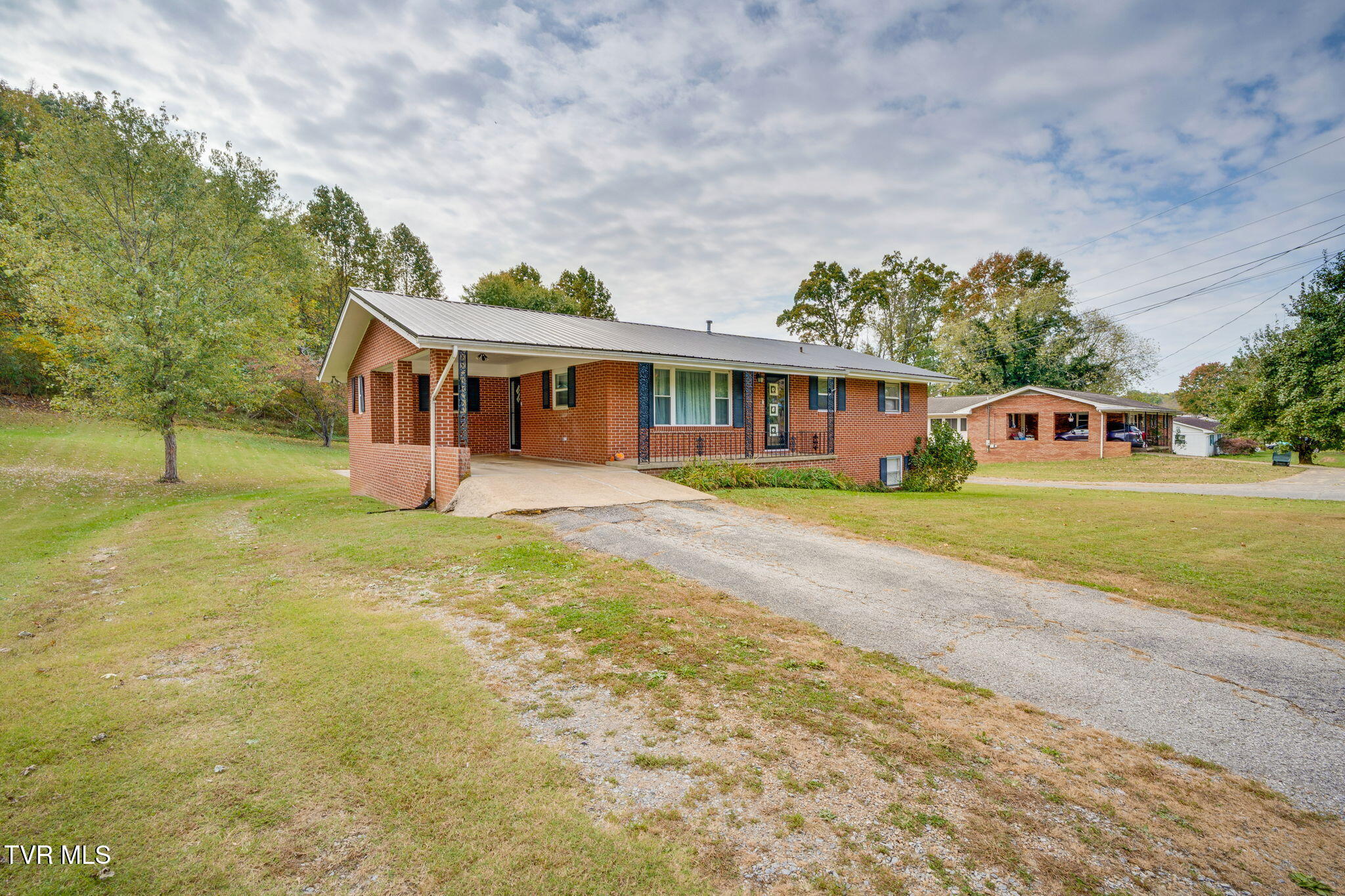 1006 Sylvan Circle Greeneville, TN 37745 - Photo 3 of 34 002