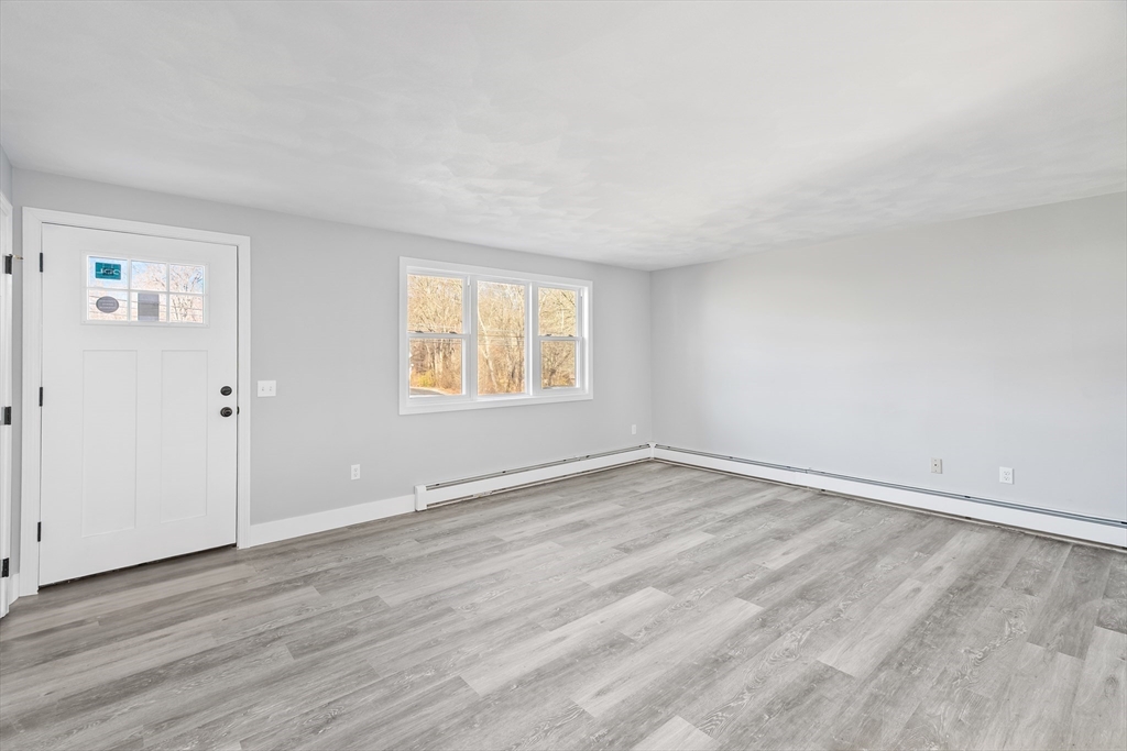 48 Narrows Road Bristol, RI 02809 - Photo 4 of 27