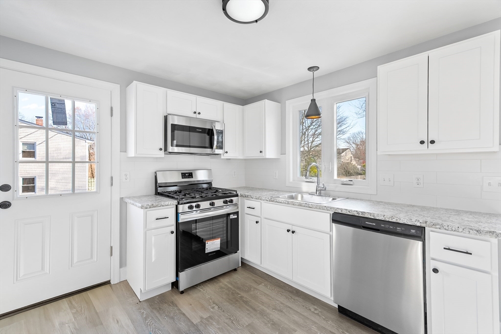 48 Narrows Road Bristol, RI 02809 - Photo 7 of 27