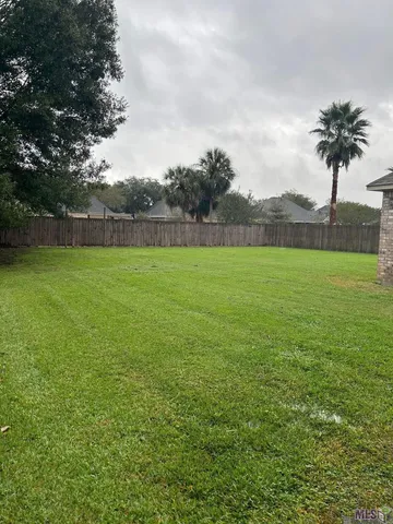 $2,300 | 17160 Fountainbleau Drive, Prairieville, LA 70769