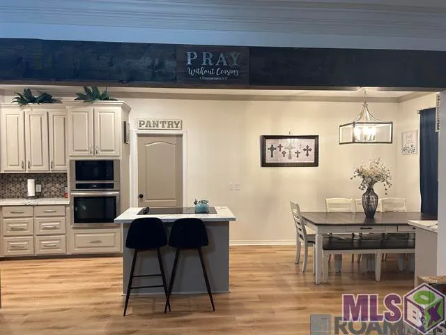 $2,300 | 17160 Fountainbleau Drive, Prairieville, LA 70769