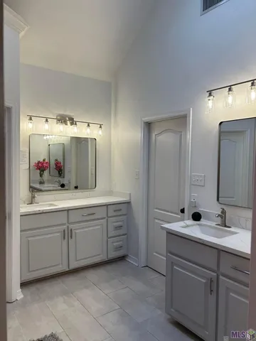 $2,300 | 17160 Fountainbleau Drive, Prairieville, LA 70769