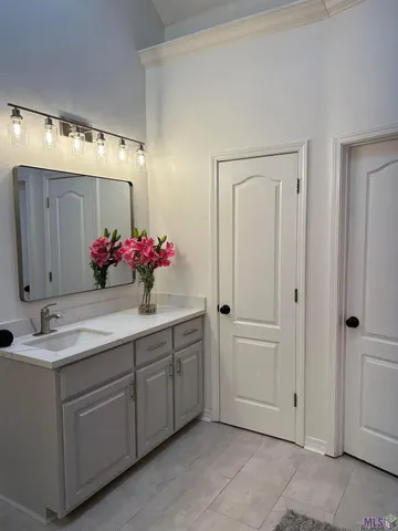 $2,300 | 17160 Fountainbleau Drive, Prairieville, LA 70769