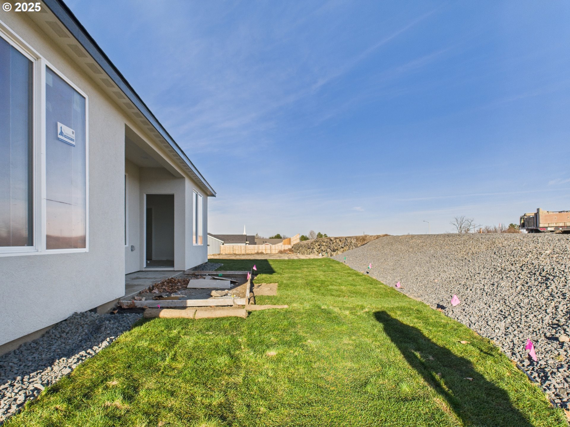 1291 Southeast 9th Street Hermiston, OR 97838 - Photo 12 of 34 a house view with a garden space