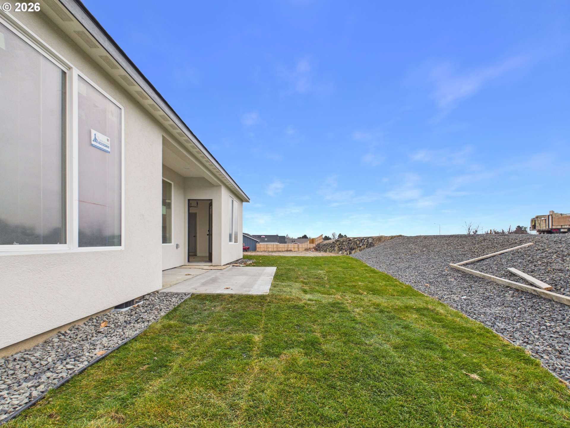 1291 Southeast 9th Street Hermiston, OR 97838 - Photo 16 of 34 a front view of a house with yard