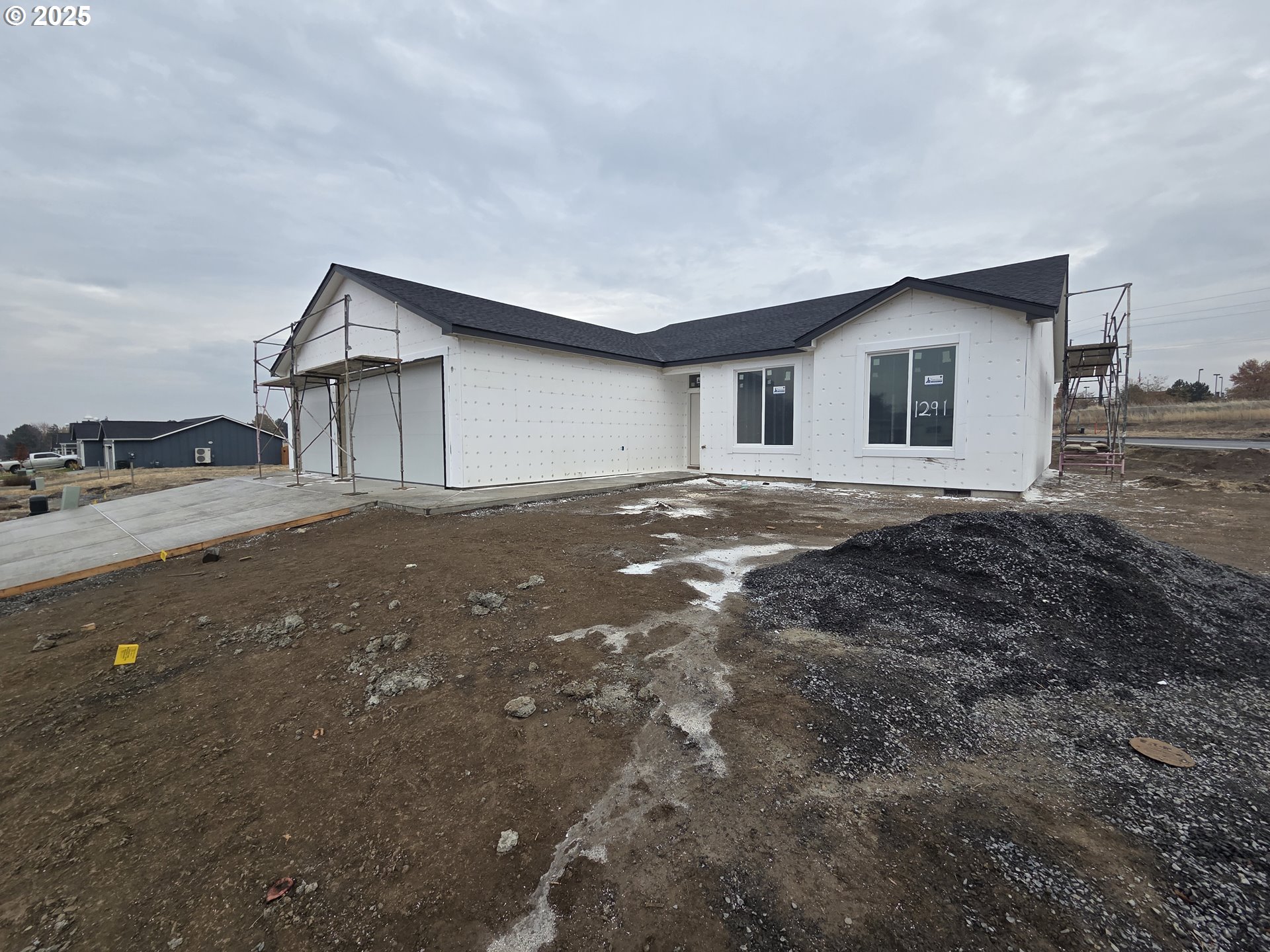 1291 Southeast 9th Street Hermiston, OR 97838 - Photo 2 of 9