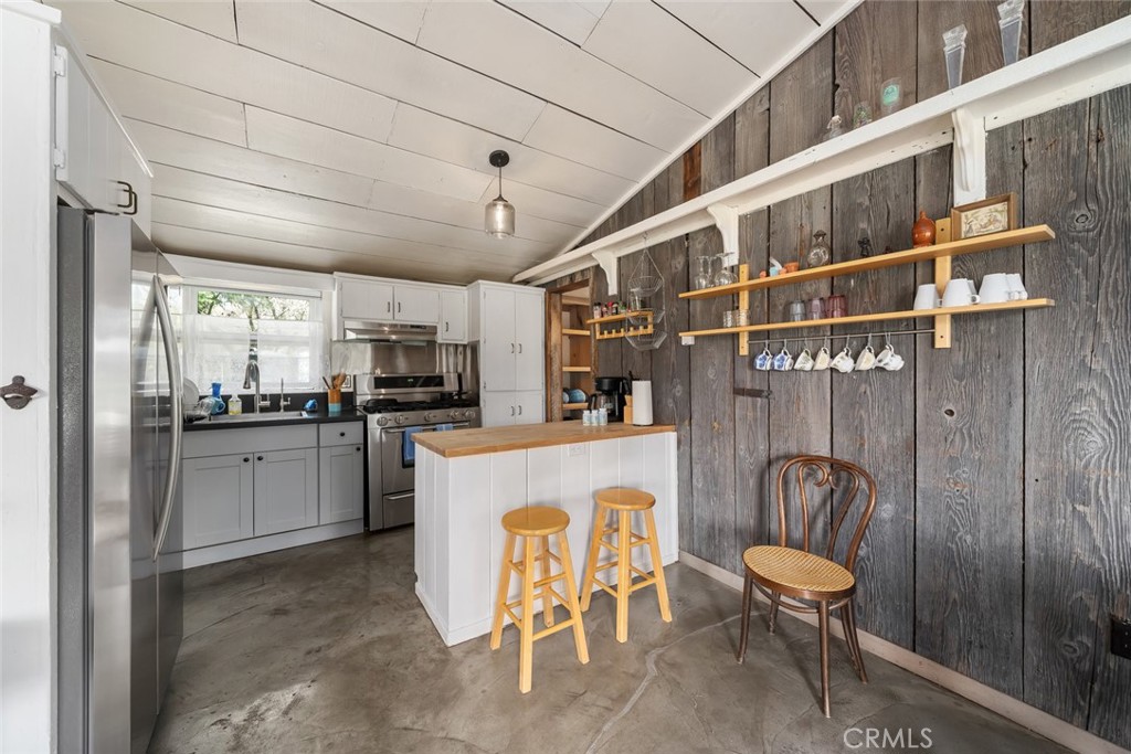 6790 West Pozo Road Santa Margarita, CA 93453 - Photo 53 of 64 a kitchen with stainless steel appliances a refrigerator and microwave