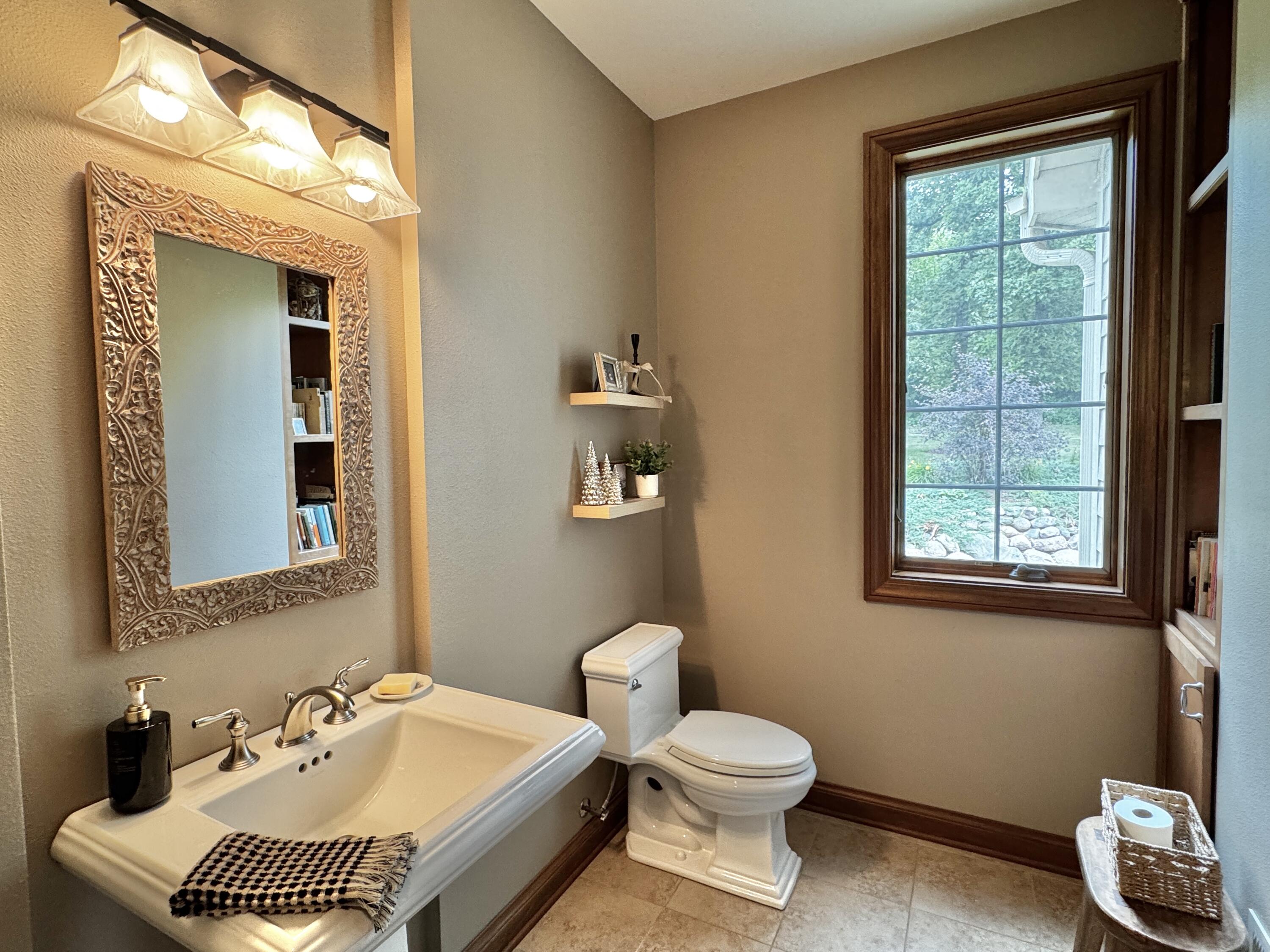 N62-w28550 Rybeck Road Merton, WI 53029 - Photo 10 of 28 Powder Room