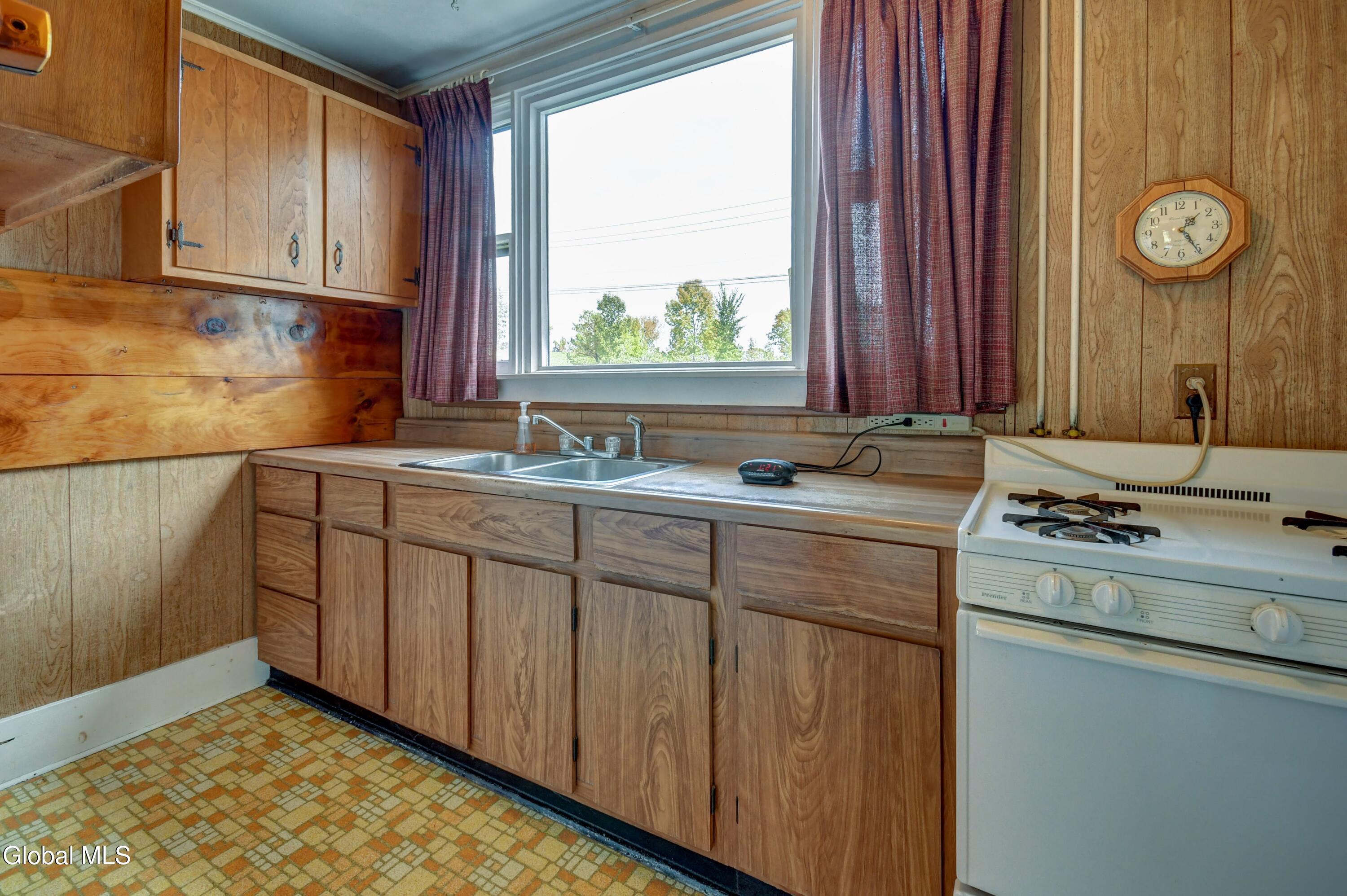 822 Old Trail Road Mohawk, NY 12095 - Photo 10 of 46 822 Old Trail Rd -26