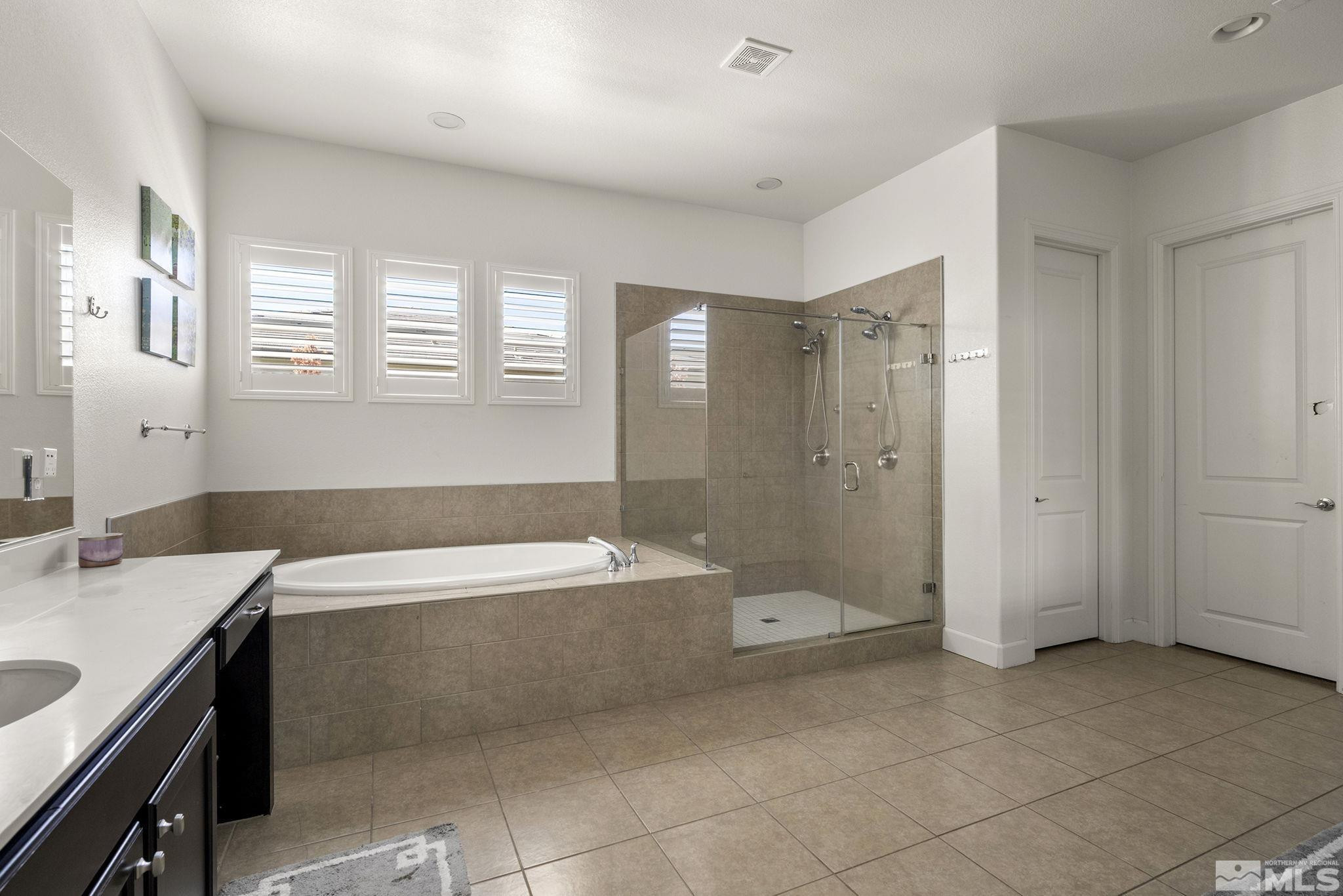 9820 Firefoot Lane Reno, NV 89521 - Photo 18 of 40 a bathroom with a tub sink and mirror