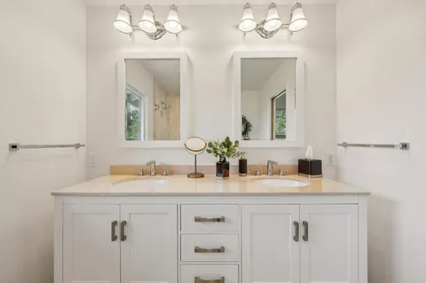 a close view of sink
